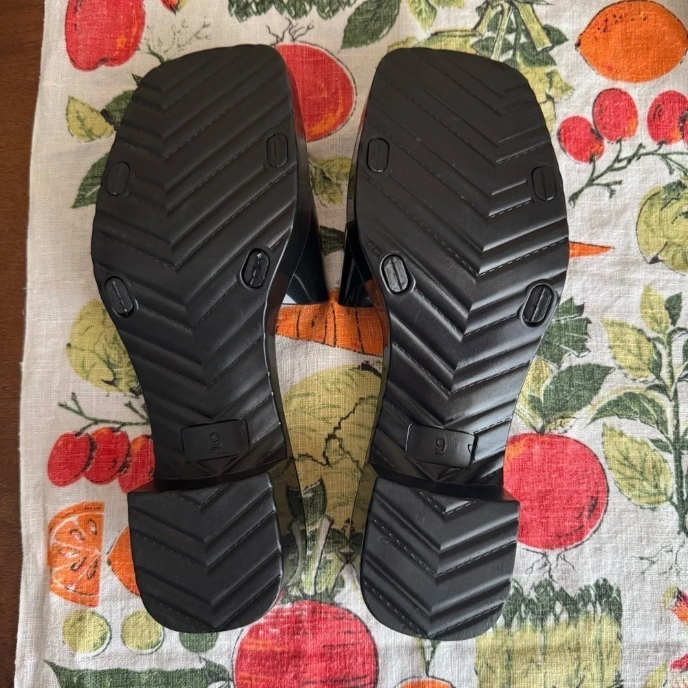 Vintage Mudd patent leather black platform sandals size 9
